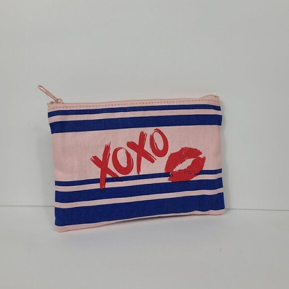 Xoxo Pink Lip Makeup Bag - Picture 2 of 7